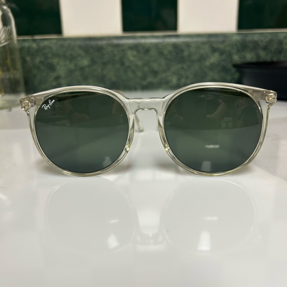 Vintage 1960's Women's Ray Ban sunglasses.
